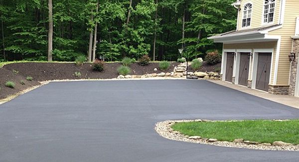 Photo of sealcoated driveway
